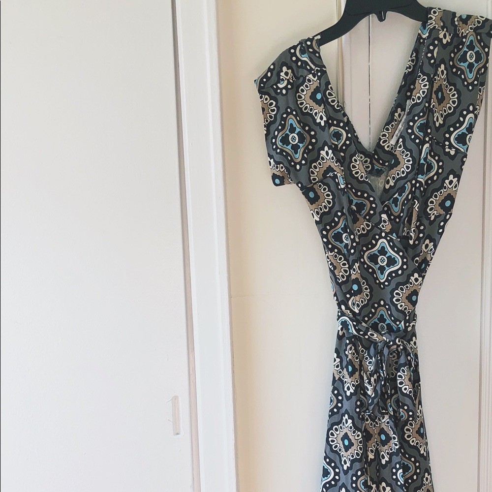 DVF wrap dress - size 6 Grey pattern